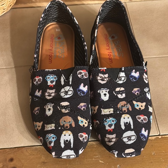Black Slip-On Shoes with Dog‎ Print Bob’s - Picture 1 of 6
